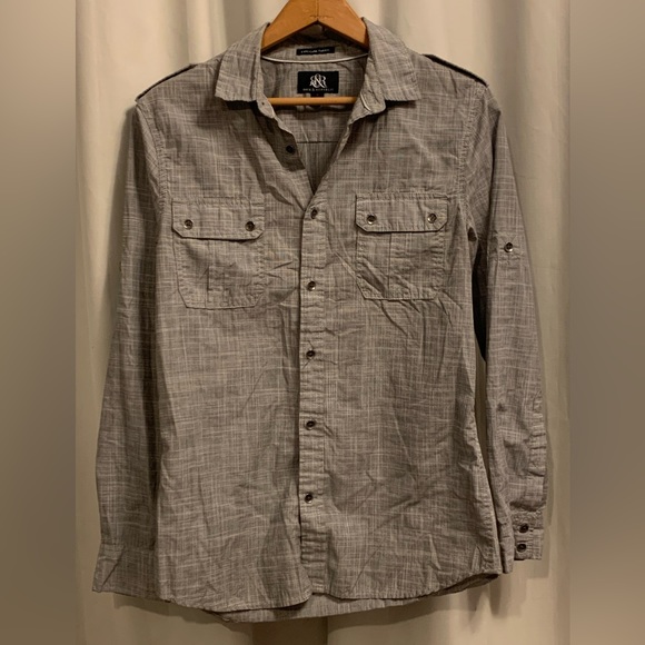 ROCK REPUBLIC SMALL BUTTON DOWN LONG SLEEVE GRAY& WHITE THIN STRIP PATTERN - Picture 1 of 5